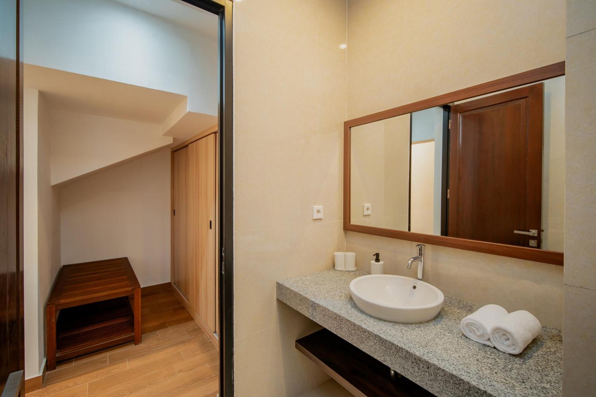 Lily By Fays Hospitality *